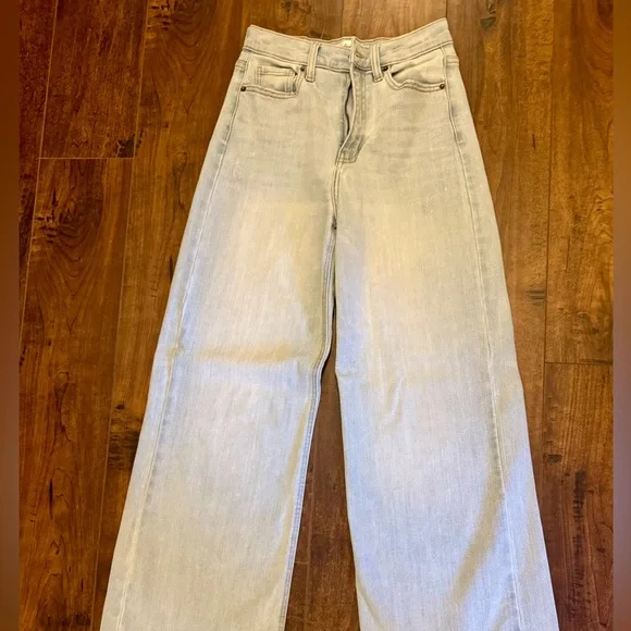 Carly Jean Los Angeles Light Wash Wide-Leg Hollands Jeans - Picture 1 of 6